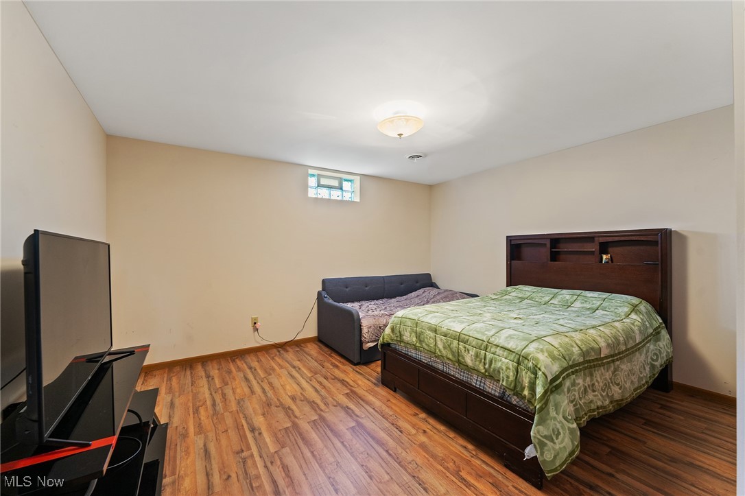 409 Pin Oak Place, Campbell, Ohio image 28