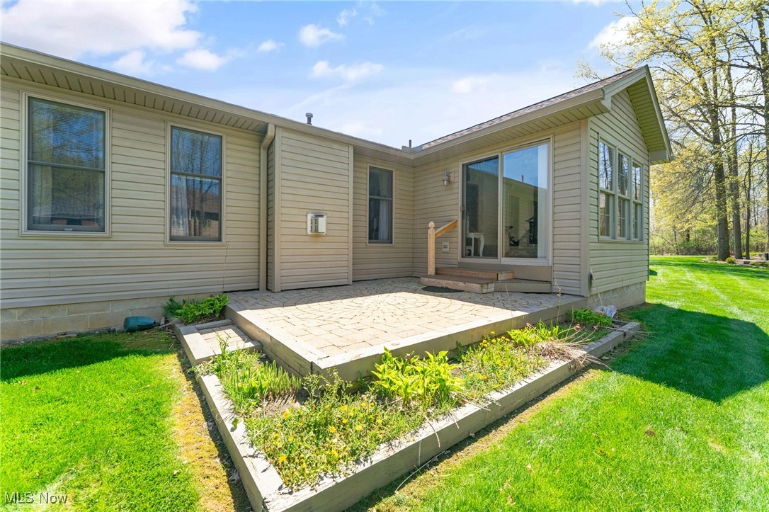 409 Pin Oak Place, Campbell, Ohio image 36