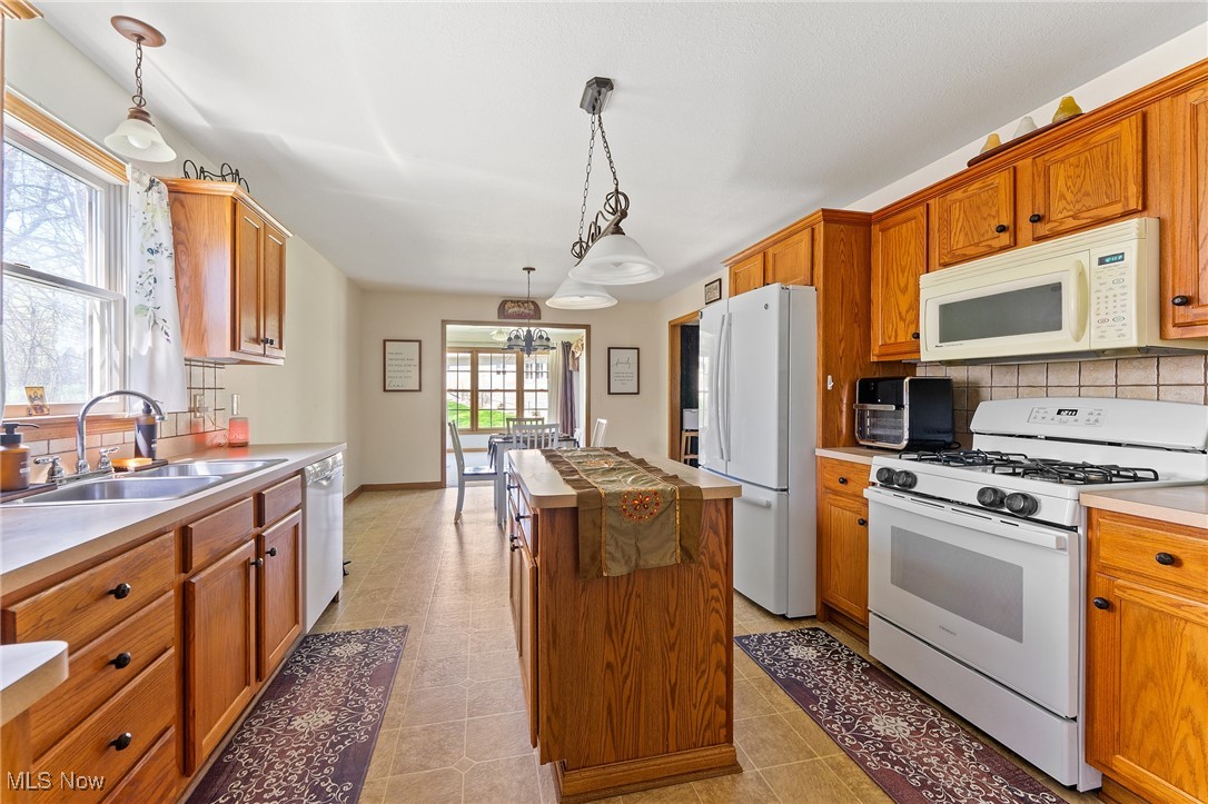 409 Pin Oak Place, Campbell, Ohio image 11