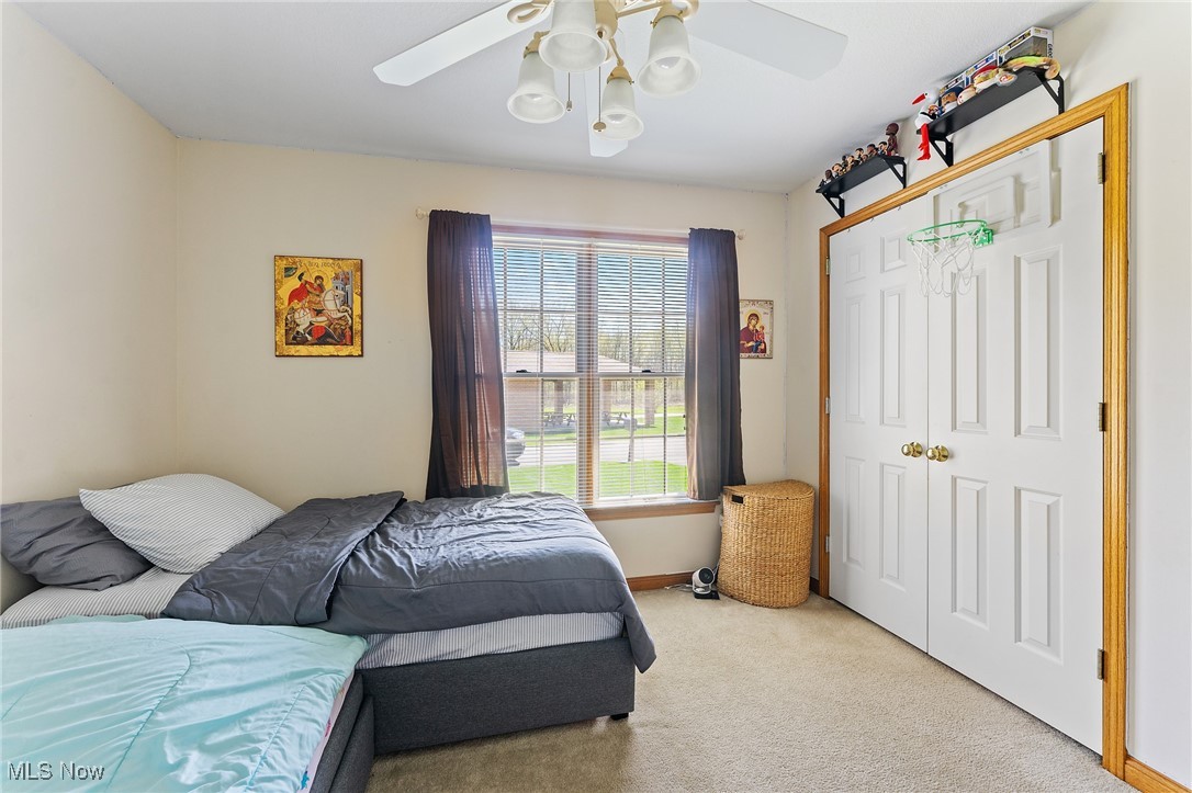 409 Pin Oak Place, Campbell, Ohio image 18