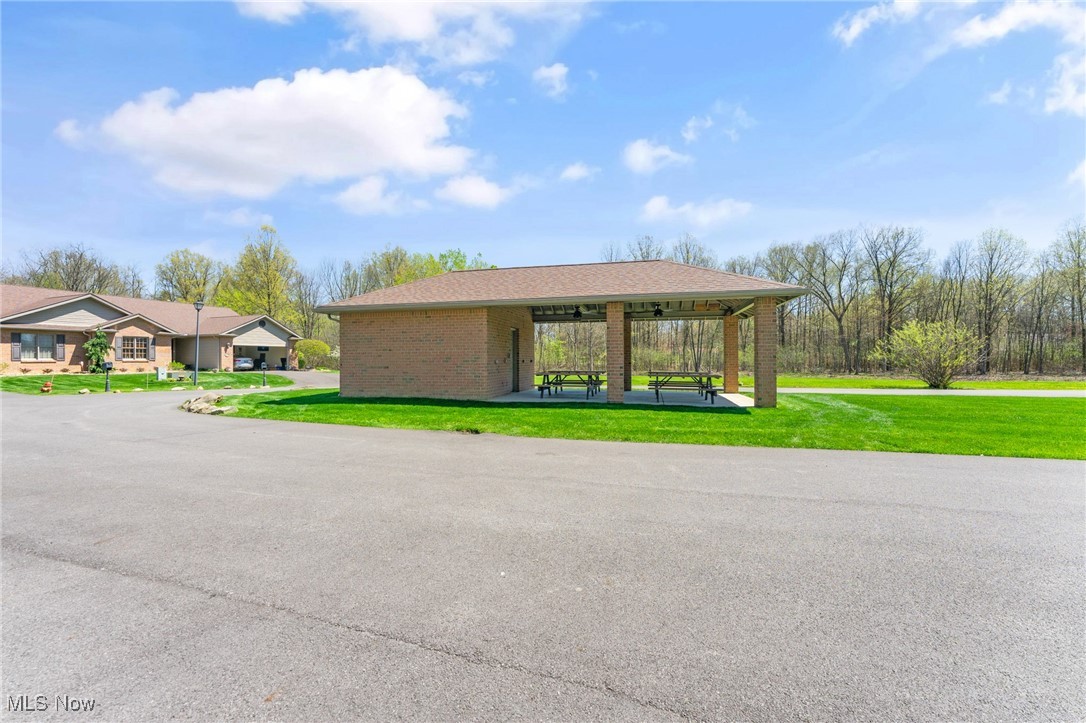 409 Pin Oak Place, Campbell, Ohio image 38
