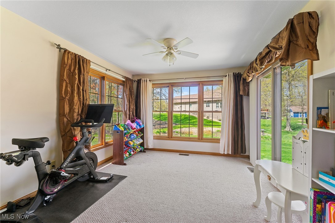 409 Pin Oak Place, Campbell, Ohio image 14