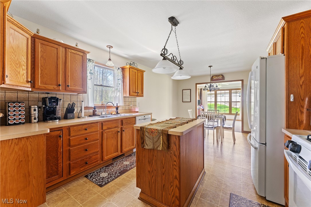 409 Pin Oak Place, Campbell, Ohio image 10