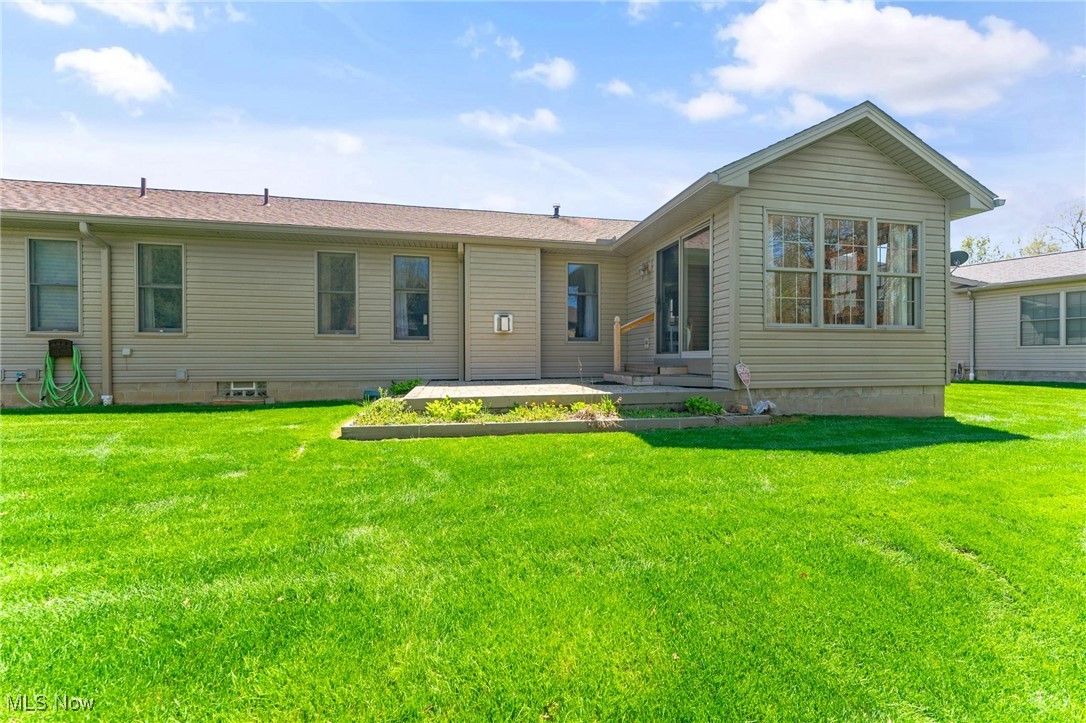 409 Pin Oak Place, Campbell, Ohio image 35