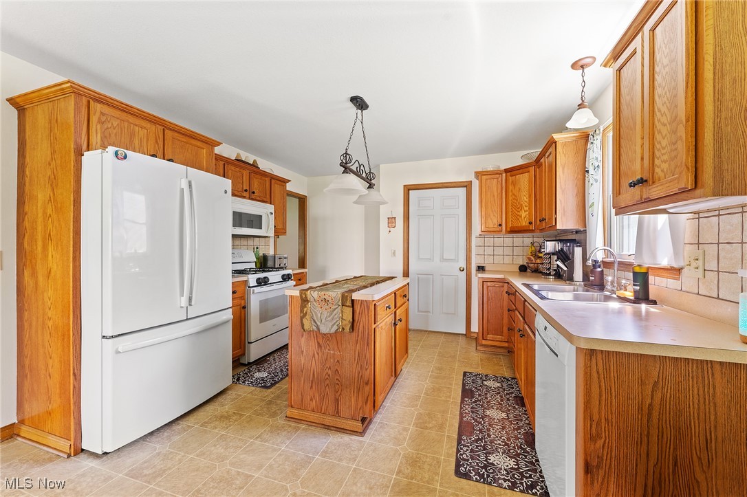 409 Pin Oak Place, Campbell, Ohio image 8