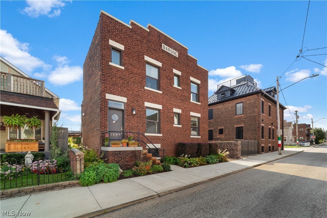1287 W 69th Street