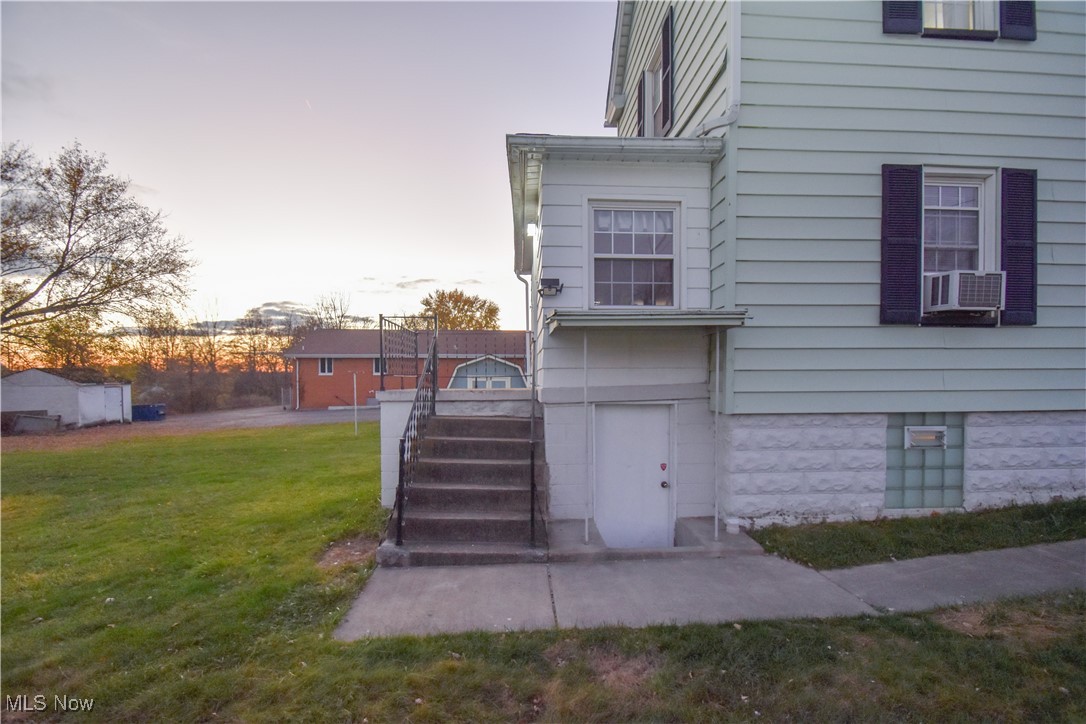303 Whipple Avenue, Campbell, Ohio image 8