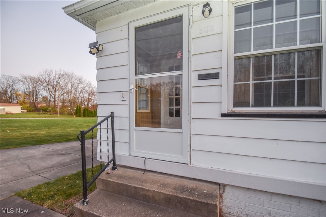 303 Whipple Avenue, Campbell, Ohio image 11