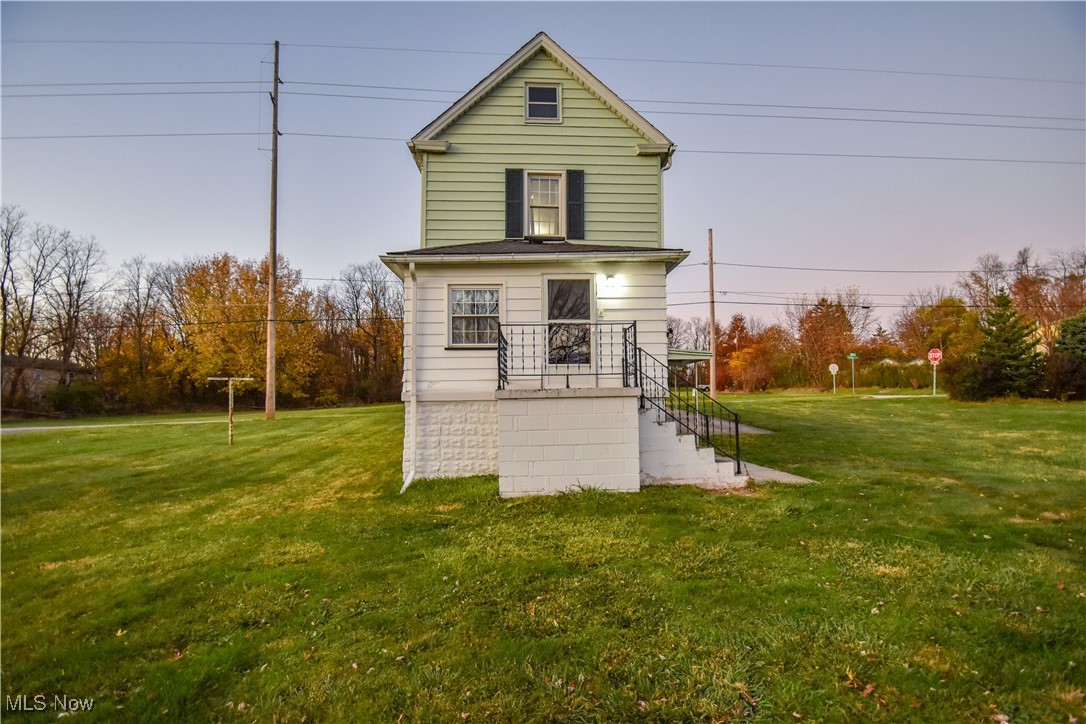 303 Whipple Avenue, Campbell, Ohio image 6