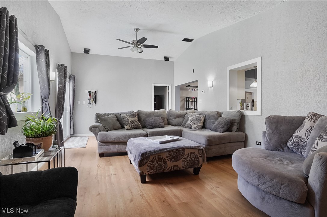 1238 E 343rd Street, Eastlake, Ohio image 3