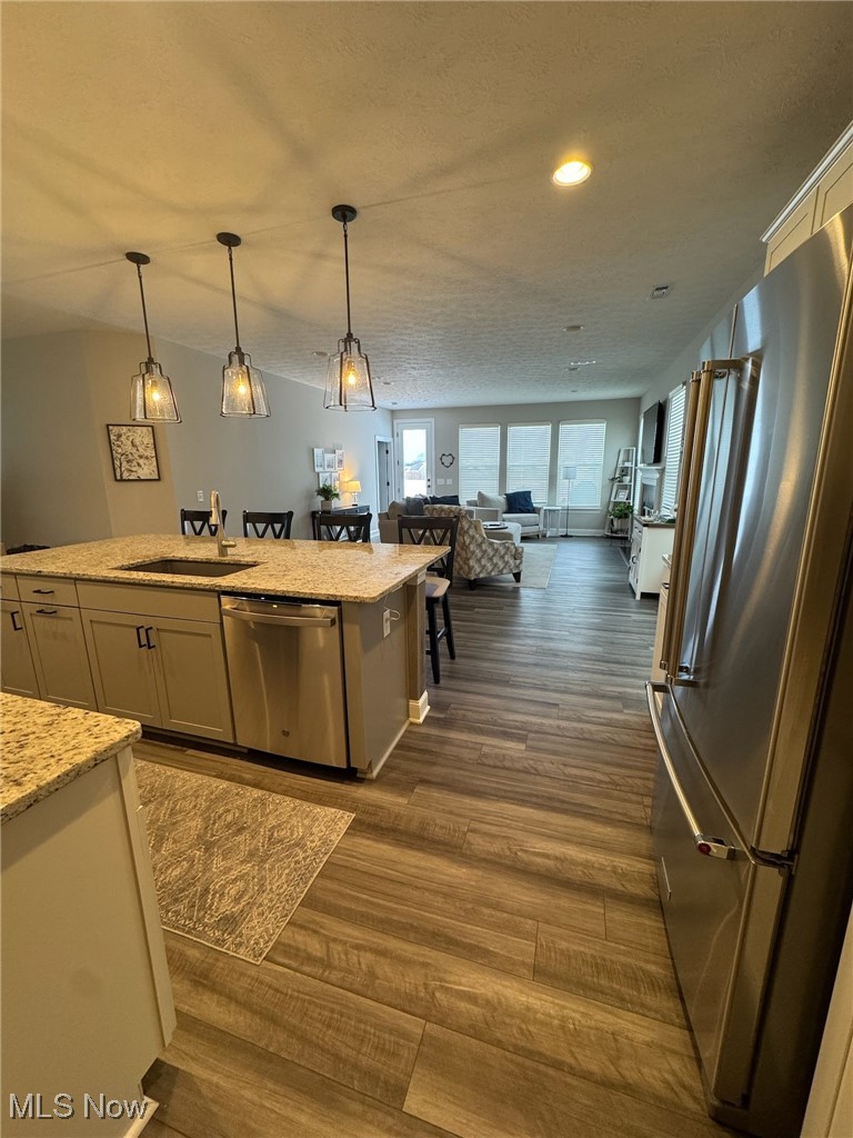 Four Seasons - Residential