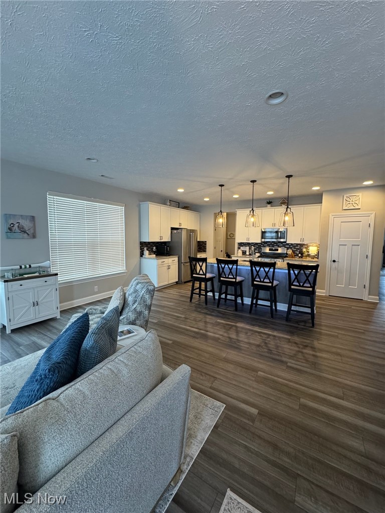 Four Seasons - Residential