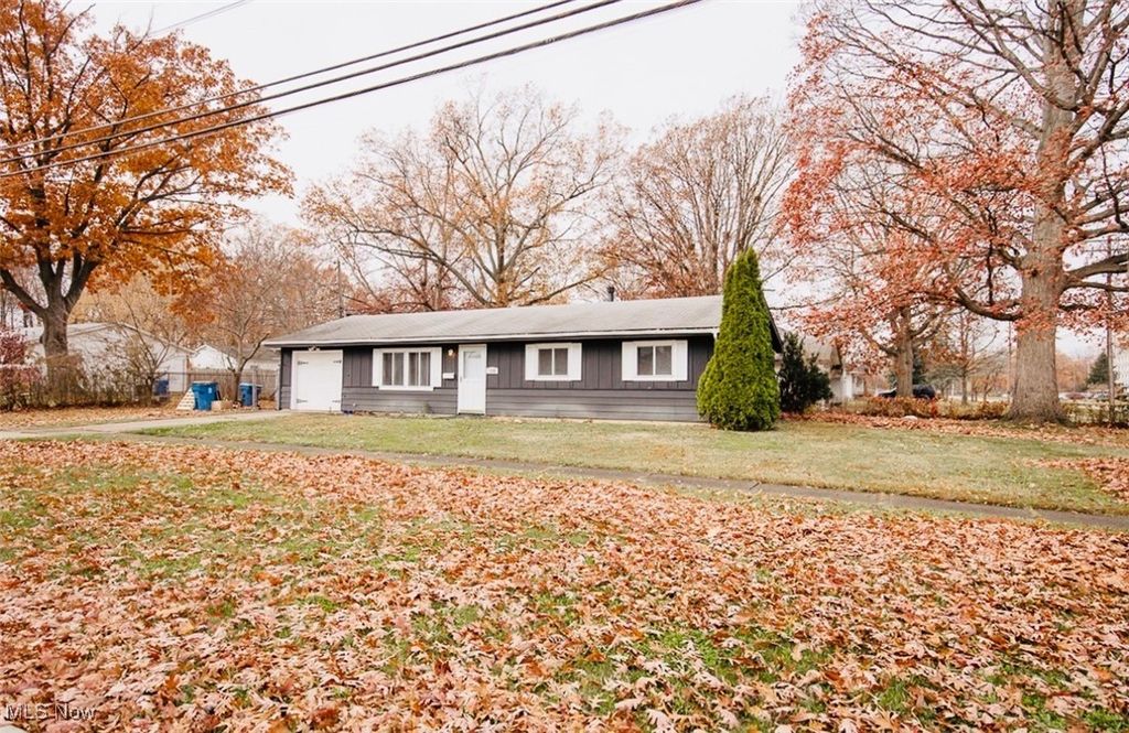 Photo of 1886 Homewood Drive, Lorain, OH 44055 (MLS # 5175400)