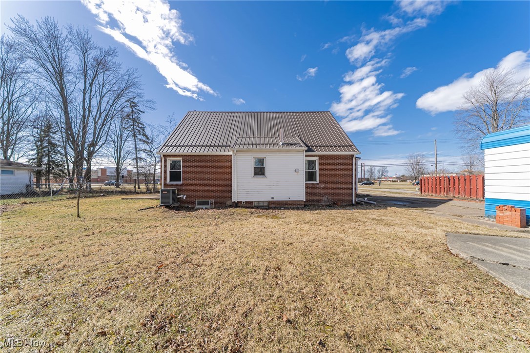 1131 W River Road, Elyria, Ohio image 40