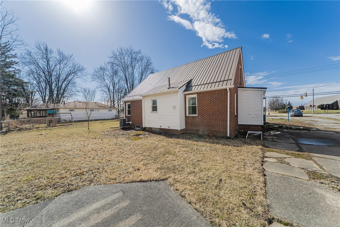 1131 W River Road, Elyria, Ohio image 42