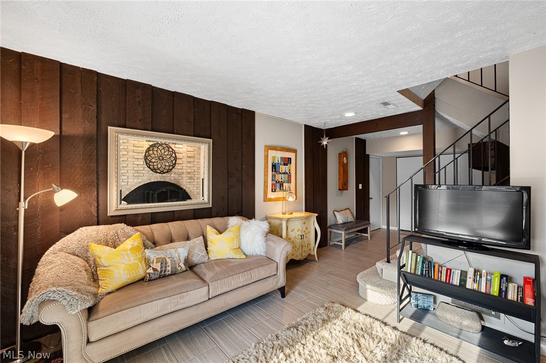 Four Seasons Twnhs - Residential