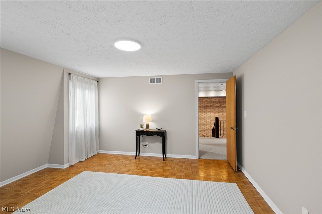 Four Seasons Twnhs - Residential