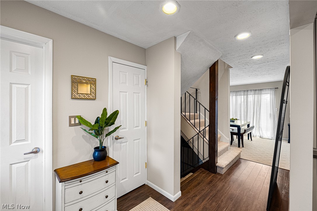 Four Seasons Twnhs - Residential