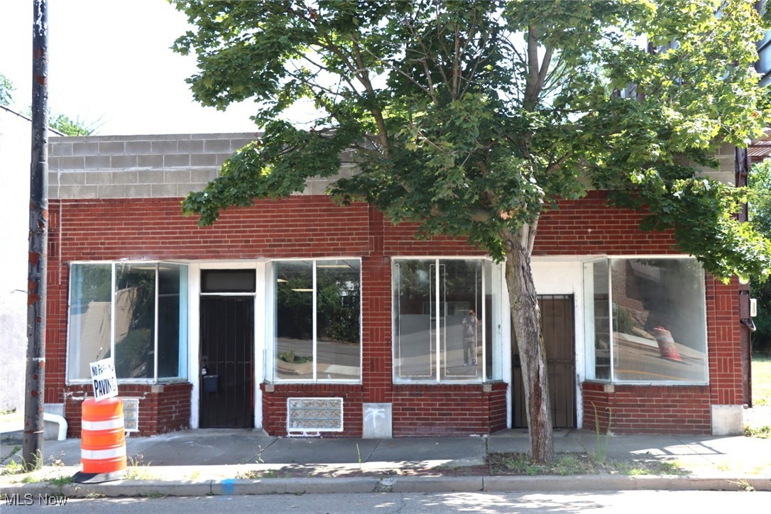 Store front or office space! additional (2) vacant lots included, 3 parcels total. Bill board revenue is $116/Month.