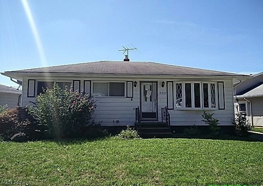 Nice Ranch featuring over 936 sq ft.  Featuring 3 spacious bedrooms; full bath.  Living offers plenty of windows to allow the natural light in and hardwood flooring.  An abundance of cabinetry and counter space in this kitchen with an eat in area.  Through the sliding glass door, there is a wood deck, to enjoy the back yard.  Full basement to finish into a rec room and for extra storage.  Great area with lots of charm and character.  Metro Park, Big Met Golf Course is right behind this property.  Schedule your showing Today and submit your offer!!