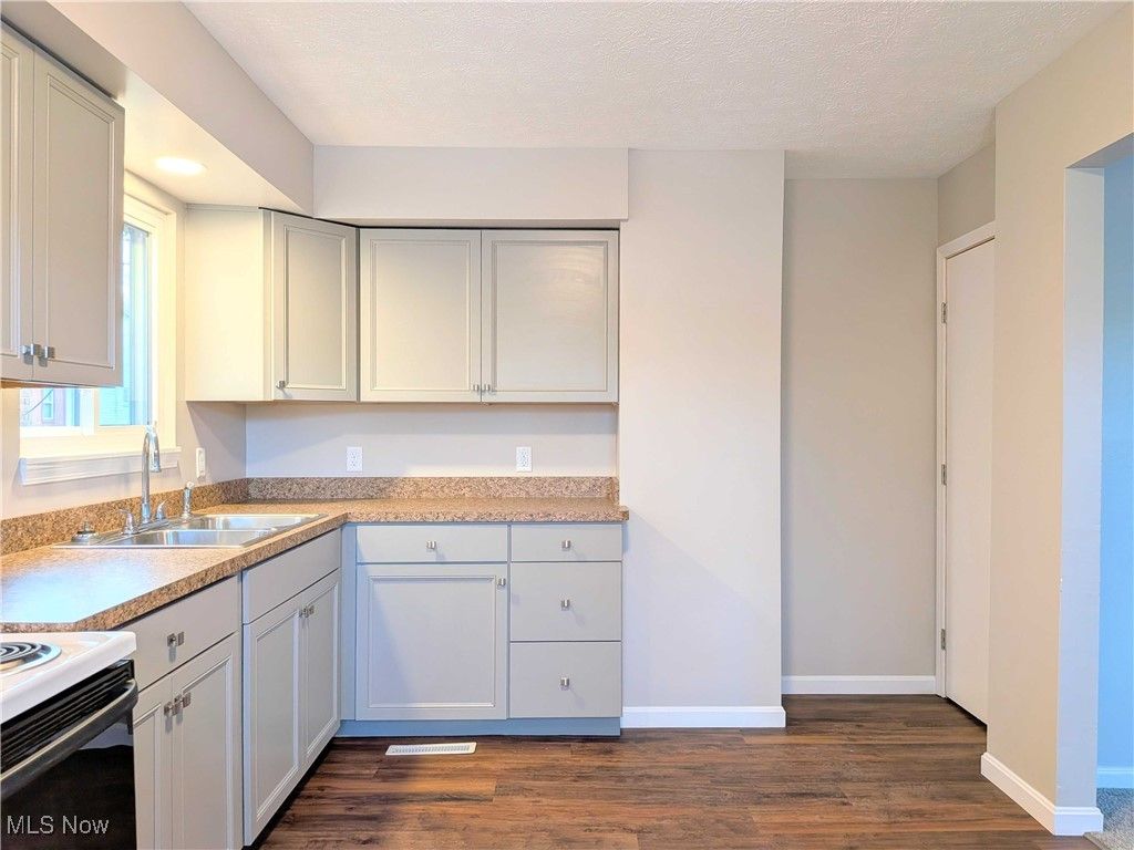 Photo of 1327 15th Street NW, Canton, OH 44703 (MLS # 5183168)