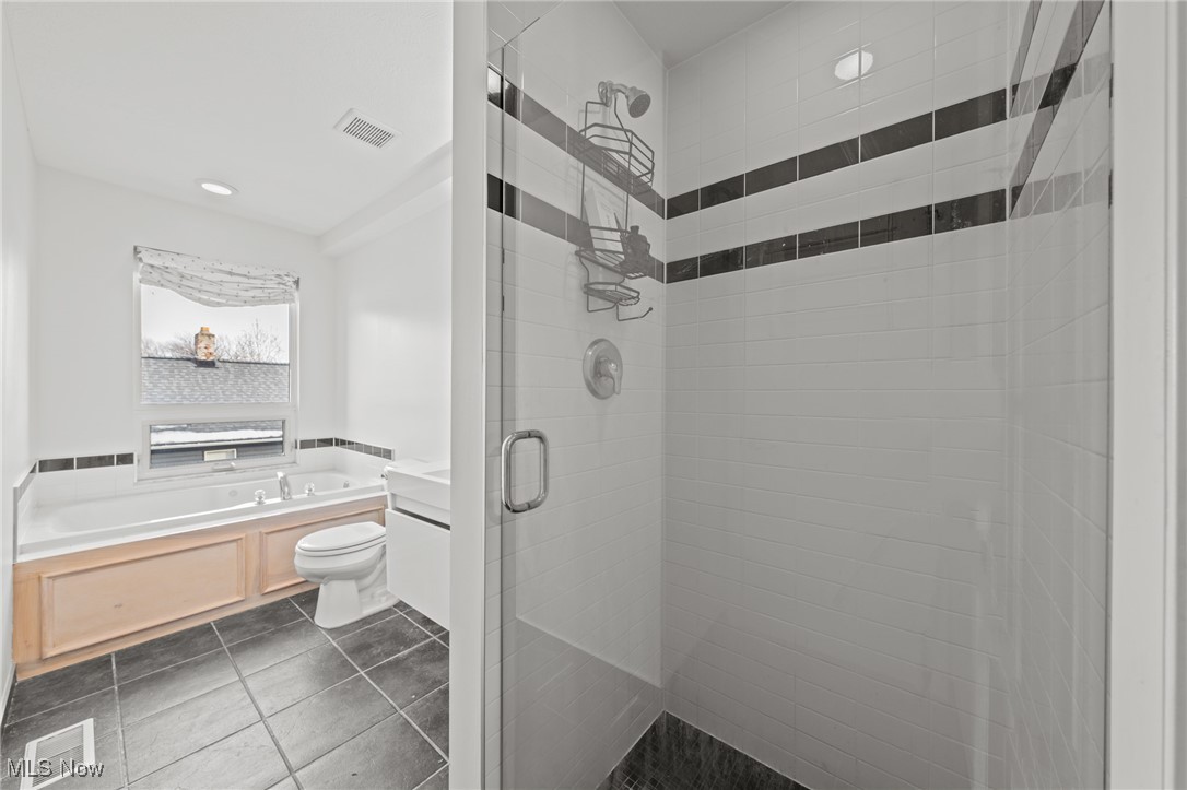 Cleveland, Ohio 44113, United States, 2 Bedrooms Bedrooms, ,2 BathroomsBathrooms,Residential,Active,254790