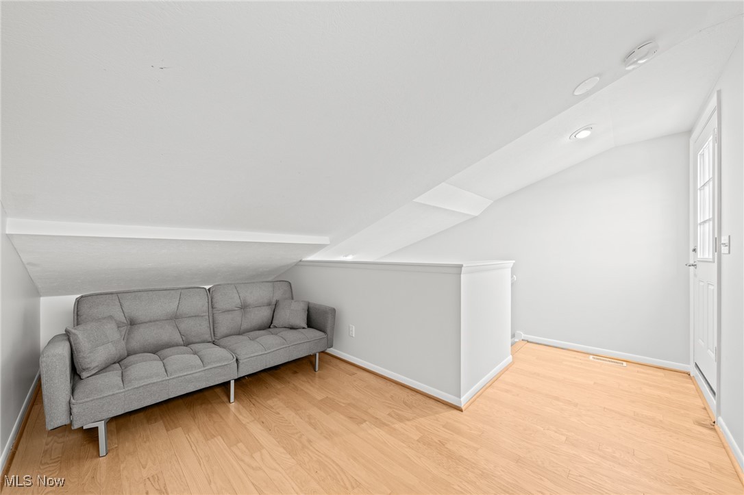 Cleveland, Ohio 44113, United States, 2 Bedrooms Bedrooms, ,2 BathroomsBathrooms,Residential,Active,254790