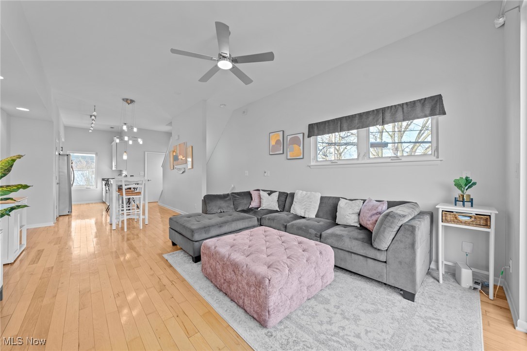 Cleveland, Ohio 44113, United States, 2 Bedrooms Bedrooms, ,2 BathroomsBathrooms,Residential,Active,254790