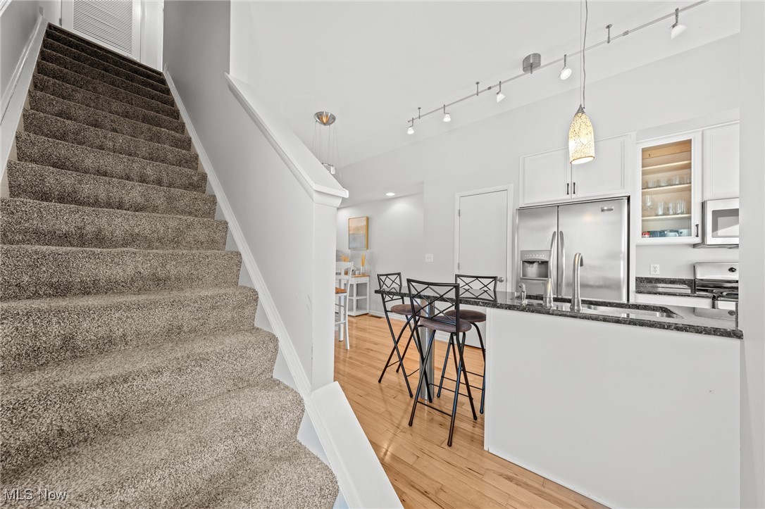 Cleveland, Ohio 44113, United States, 2 Bedrooms Bedrooms, ,2 BathroomsBathrooms,Residential,Active,254790