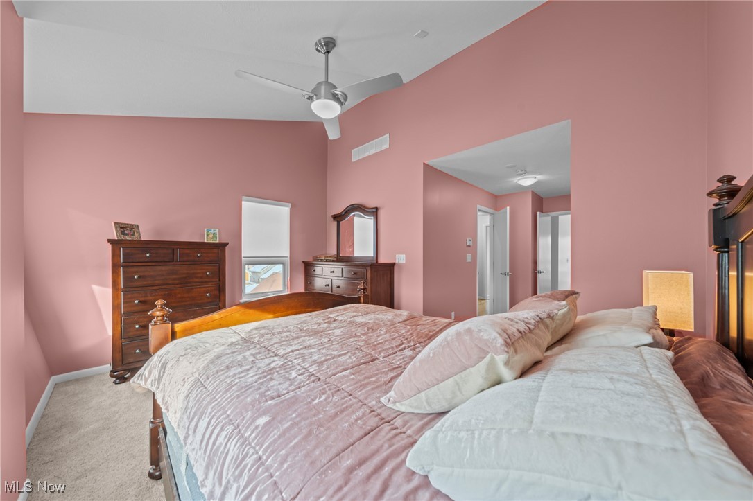 Cleveland, Ohio 44113, United States, 2 Bedrooms Bedrooms, ,2 BathroomsBathrooms,Residential,Active,254790