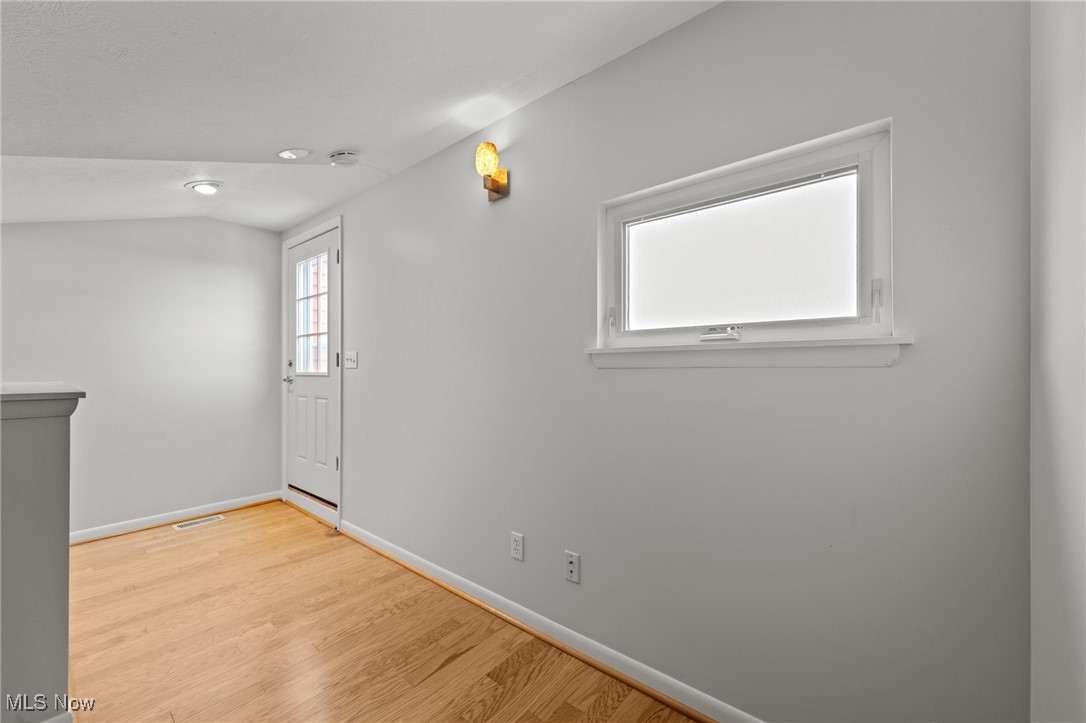 Cleveland, Ohio 44113, United States, 2 Bedrooms Bedrooms, ,2 BathroomsBathrooms,Residential,Active,254790