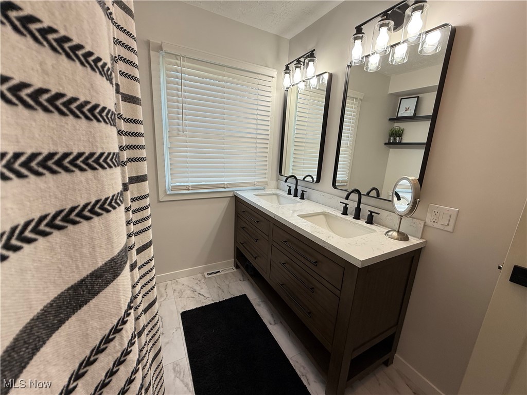 2045 Pondview Circle, Uniontown, Ohio image 17