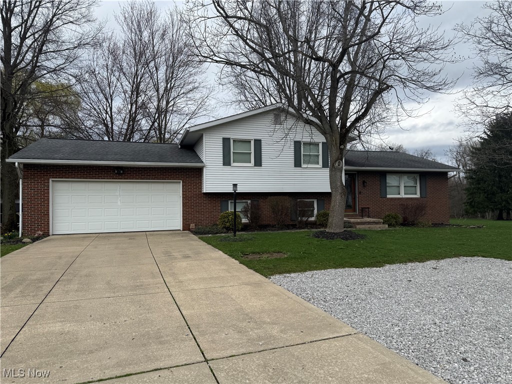 2045 Pondview Circle, Uniontown, Ohio image 1