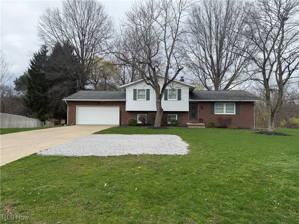 2045 Pondview Circle, Uniontown, Ohio image 2