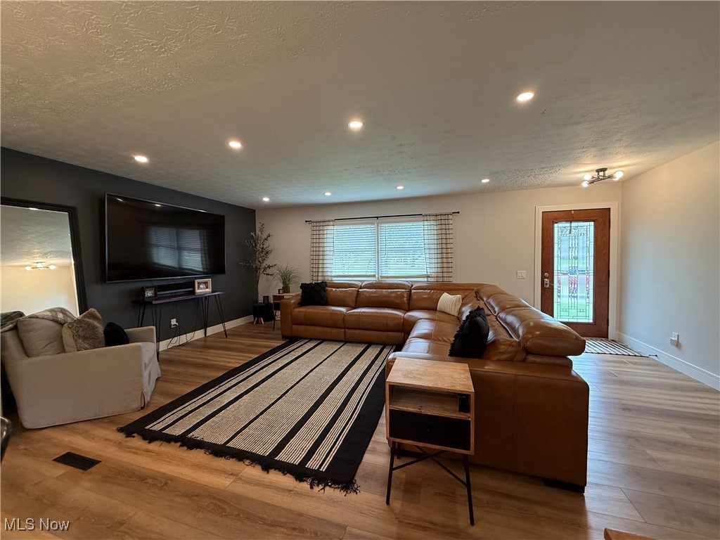 2045 Pondview Circle, Uniontown, Ohio image 6