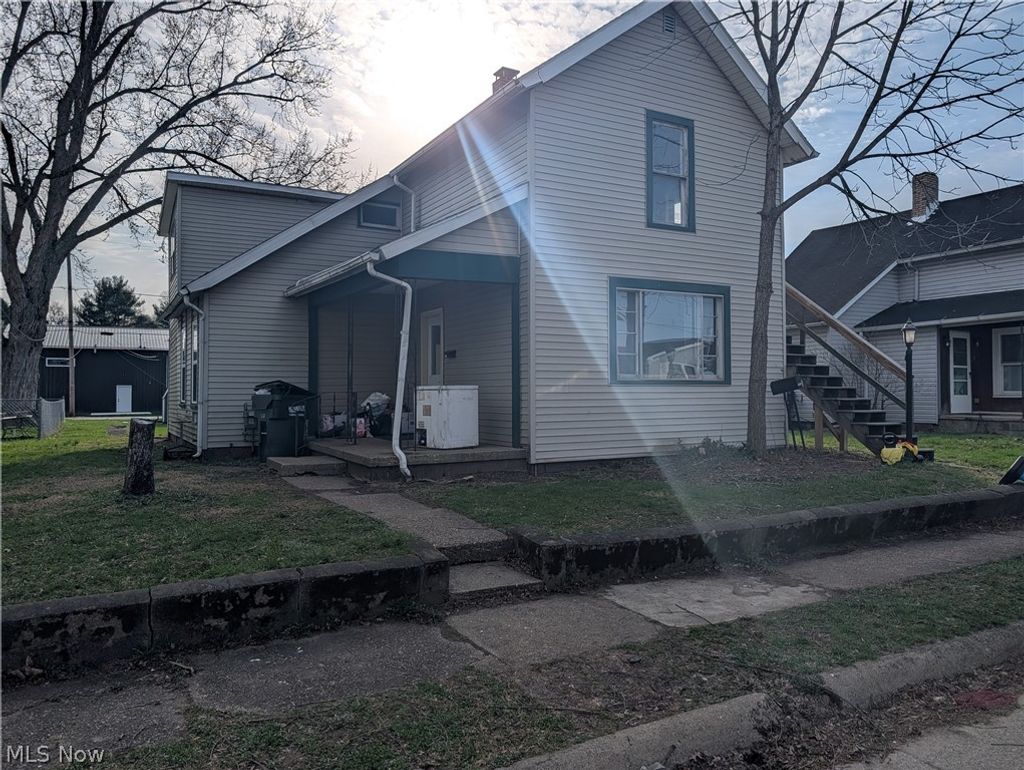 Photo of 722 John St, Coshocton, OH 43812 (MLS # 5193770)