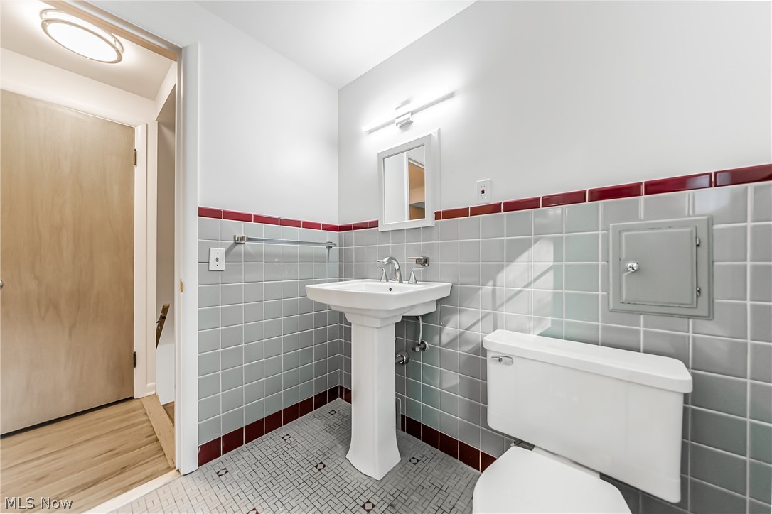 Rapid Transit Land Sales Compa - Residential Lease