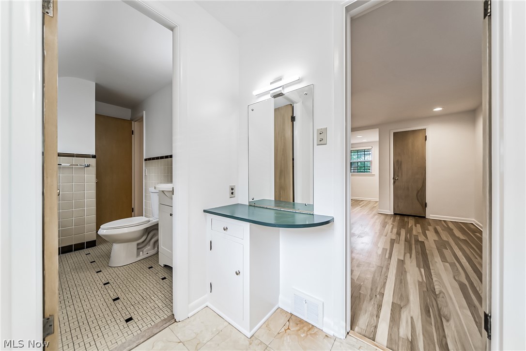 Rapid Transit Land Sales Compa - Residential Lease