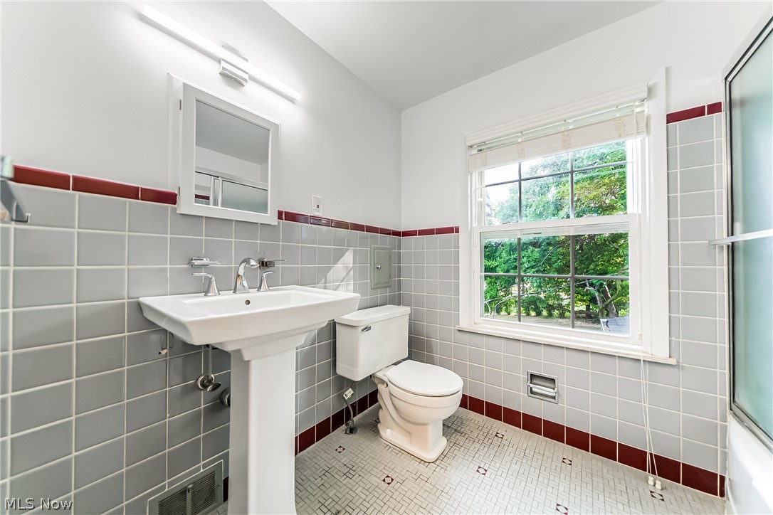 Rapid Transit Land Sales Compa - Residential Lease