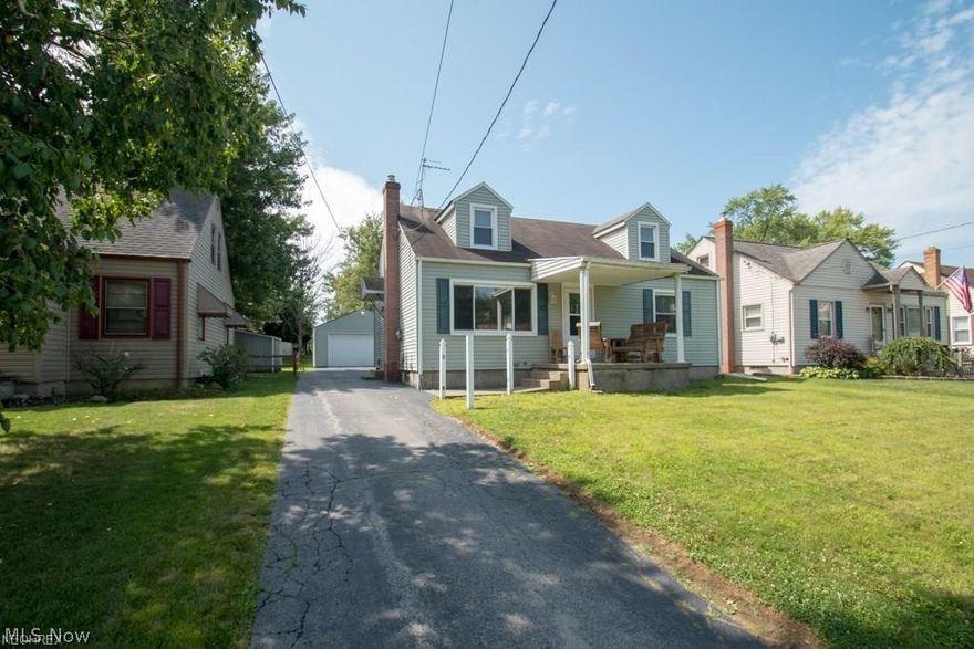 This lovely 3 bedroom cape code features 1248 sqft of finished living space, a full basement and 1 and a half bathrooms
.Awesome location! Within walking distance from shopping and dining. Updated furnace! Updated Plumbing! Updated electrical
panel! Detached 2 car garage! Hardwoods throughout most of house! Nice size back yard! Call to schedule a showing!