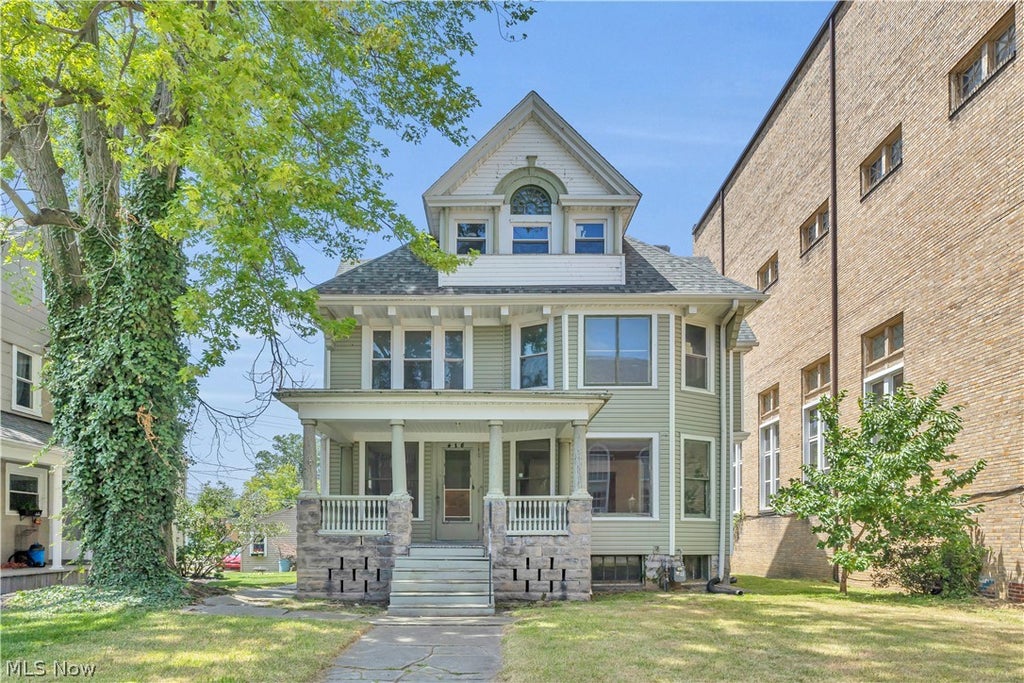 Photo of 416 Washington Avenue, Lorain, OH 44052 (MLS # 5222677)