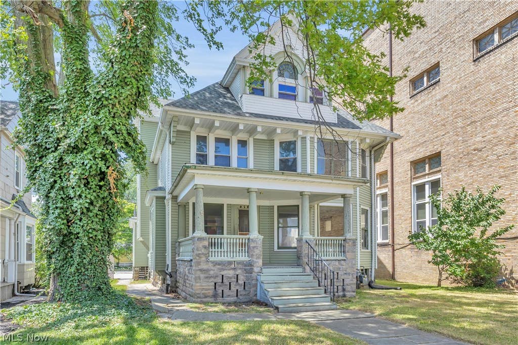 Photo of 416 Washington Avenue, Lorain, OH 44052 (MLS # 5222677)