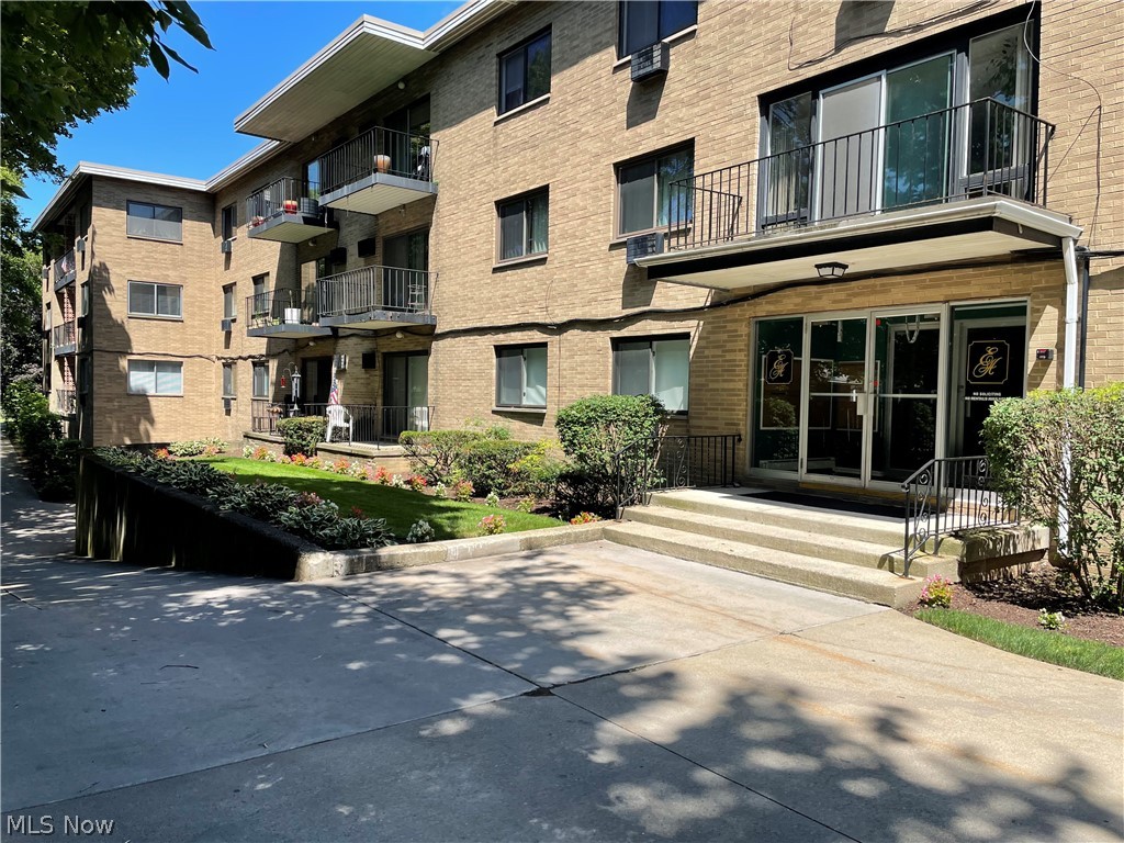 Esquire House - Residential