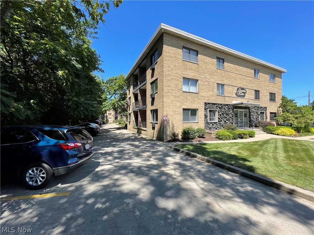 Esquire House - Residential