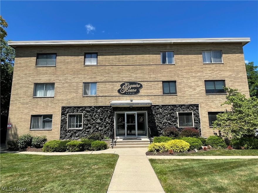 Beautiful 2 bedroom, 2 bath condo located in Fairview Park. Close to major highways, shopping centers, and major retailers. Park and pool in the back. Schedule your appointment today.