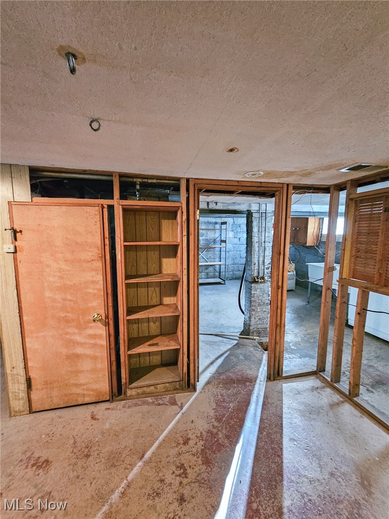 East Youngstown Land & Improve - Residential