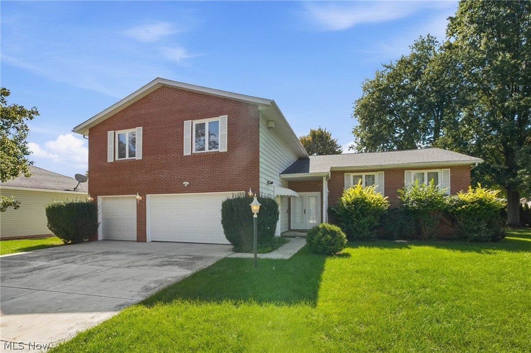 15559 Cottonwood Oval