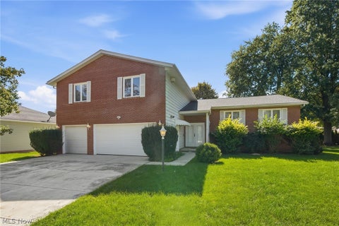 Tiny photo for 15559 Cottonwood Oval, Middleburg Heights, OH 44130 (MLS # 5254353)