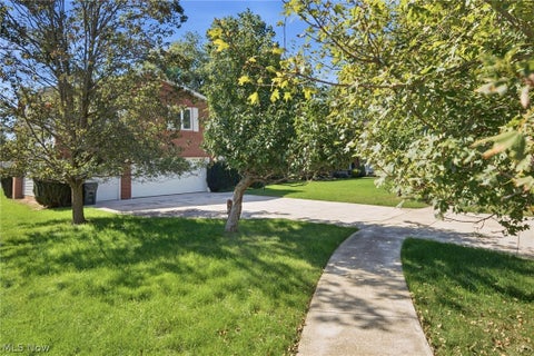 Tiny photo for 15559 Cottonwood Oval, Middleburg Heights, OH 44130 (MLS # 5254353)