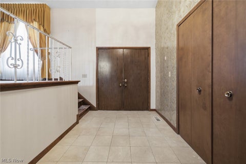 Tiny photo for 15559 Cottonwood Oval, Middleburg Heights, OH 44130 (MLS # 5254353)